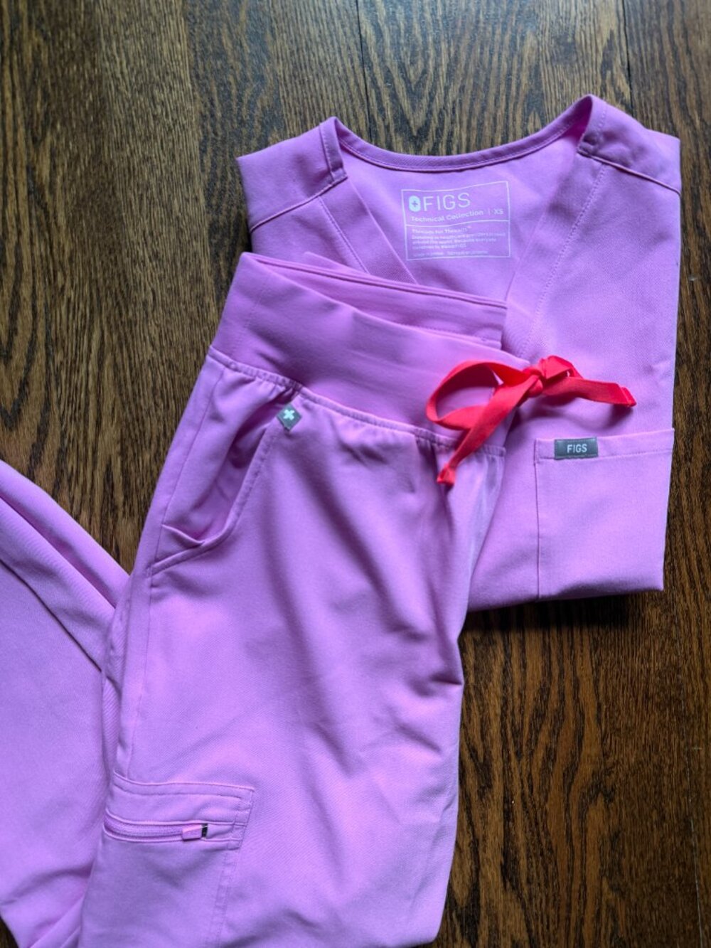 FIGS Scrub Set Pink Cloud XS top and XSP high waisted jogger - Picture 2 of 12